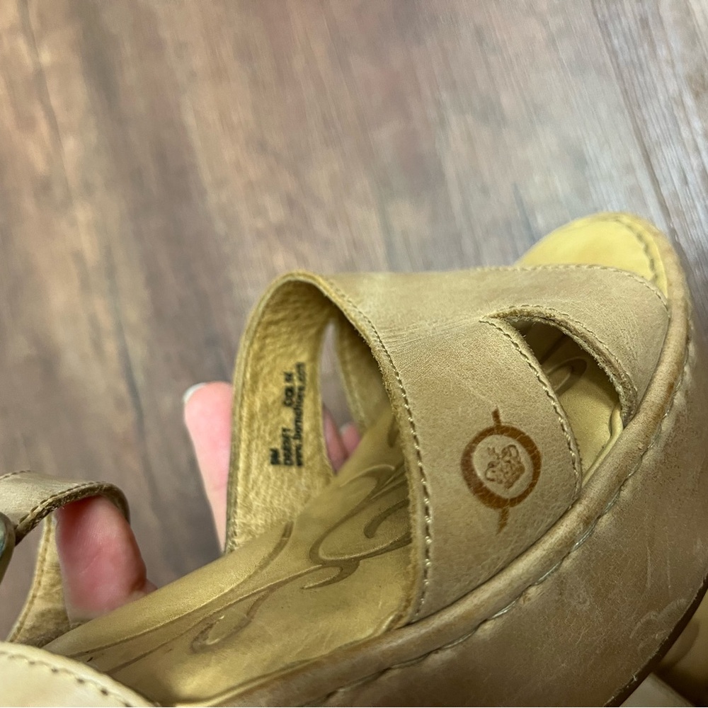 Born Beige Sandals Size 9 - Picture 9 of 10